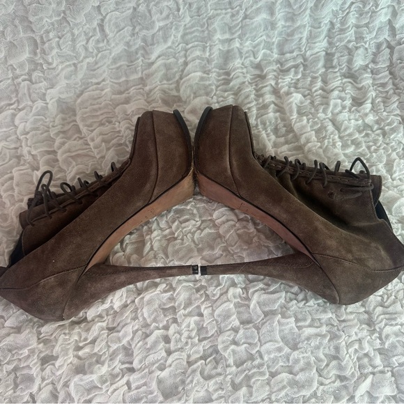 ⭐️ Elizabeth & James Moxy Brown Suede Lace-Up Platform High Heel Booties 8 - Picture 5 of 12